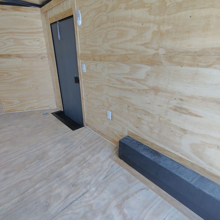 New 2026 Mammoth 8.5x18 TA ,7' interior height, 3.5k axles, ac/heat, 30 amp electrical package, .080 polycore Cargo / Enclosed Trailer
