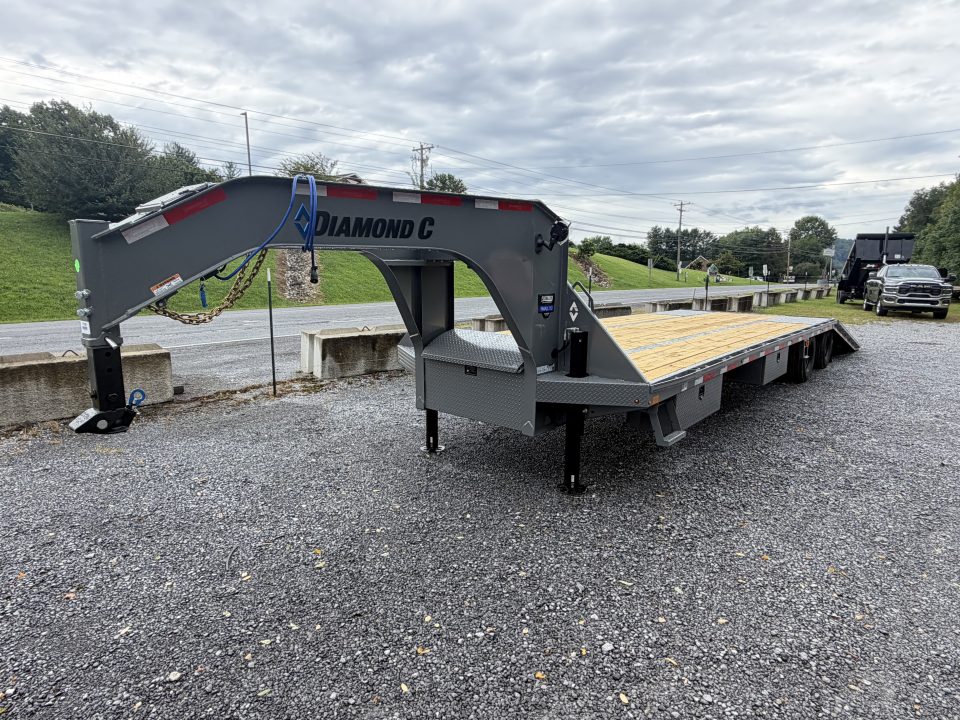 New 2026 Diamond C FMAX212 GOOSENECK TRAILER PACESETTER HYDRO JACK AND DOVE , DISC BRAKES, WIRELESS REMOTE