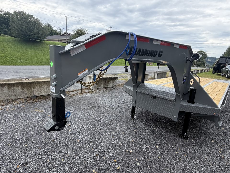 New 2026 Diamond C FMAX212 GOOSENECK TRAILER PACESETTER HYDRO JACK AND DOVE , DISC BRAKES, WIRELESS REMOTE