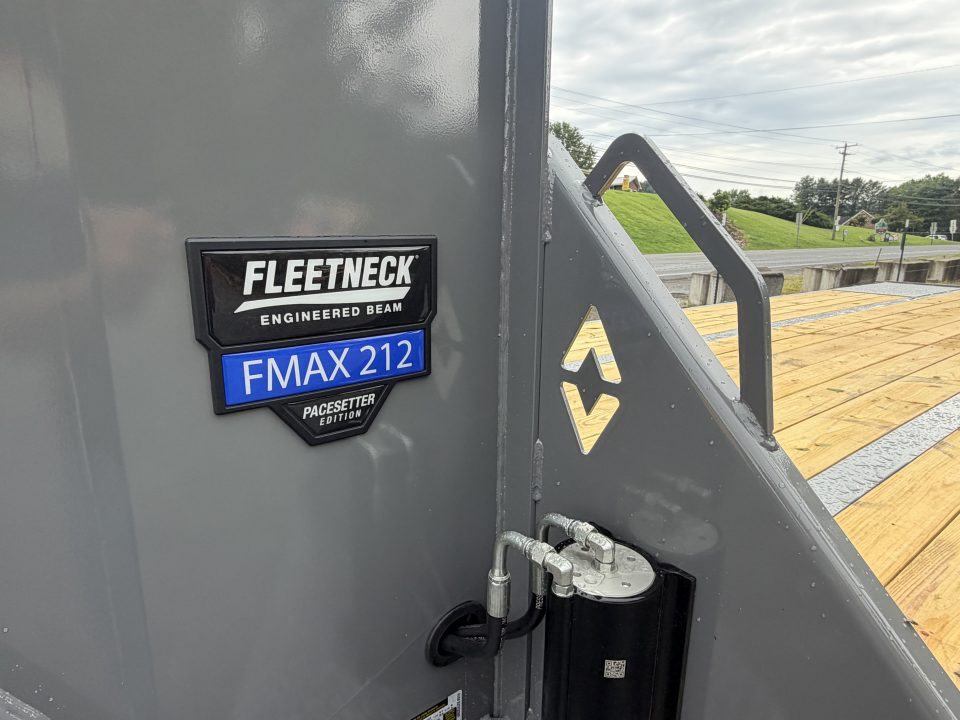 New 2026 Diamond C FMAX212 GOOSENECK TRAILER PACESETTER HYDRO JACK AND DOVE , DISC BRAKES, WIRELESS REMOTE