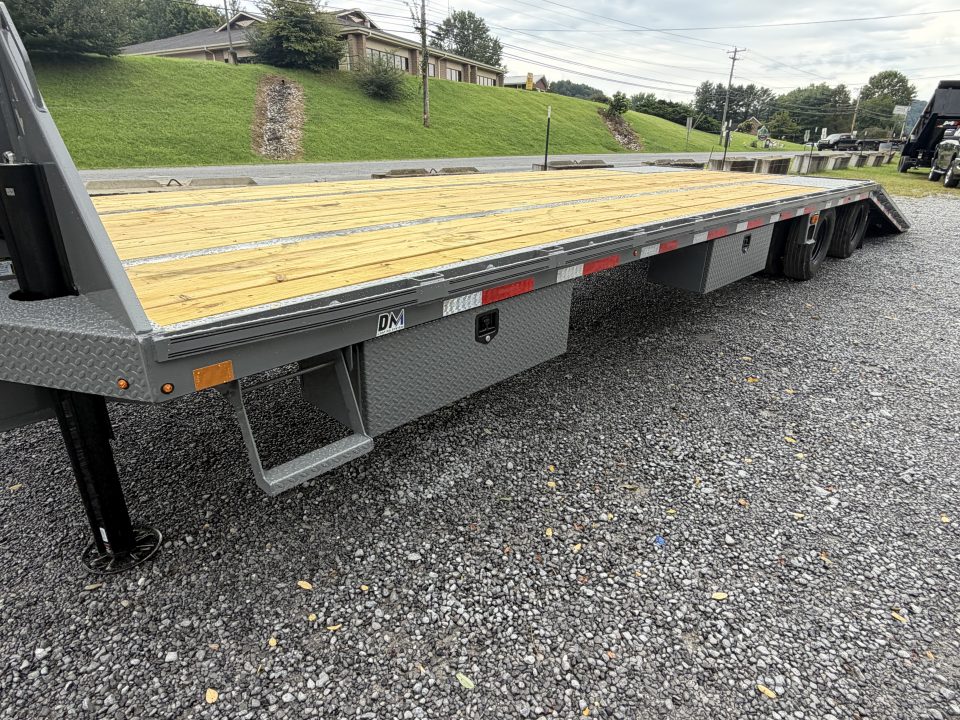 New 2026 Diamond C FMAX212 GOOSENECK TRAILER PACESETTER HYDRO JACK AND DOVE , DISC BRAKES, WIRELESS REMOTE