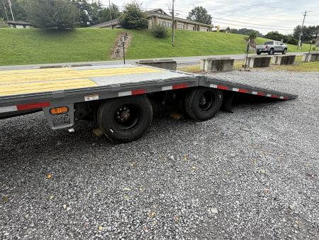 New 2026 Diamond C FMAX212 GOOSENECK TRAILER PACESETTER HYDRO JACK AND DOVE , DISC BRAKES, WIRELESS REMOTE
