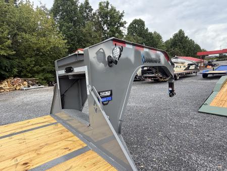 New 2026 Diamond C FMAX212 GOOSENECK TRAILER PACESETTER HYDRO JACK AND DOVE , DISC BRAKES, WIRELESS REMOTE