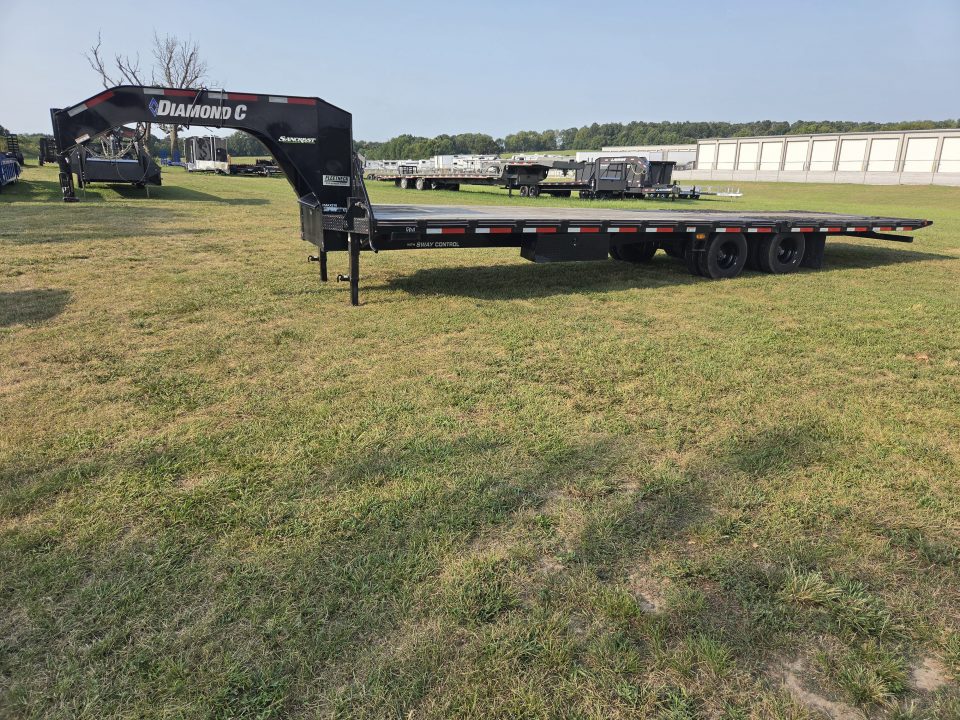 Used 2023 Diamond C 102X32 FMAX210 W/12' HYDROTAIL & 14PLY TIRES