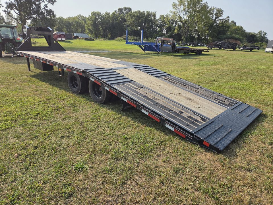 Used 2023 Diamond C 102X32 FMAX210 W/12' HYDROTAIL & 14PLY TIRES