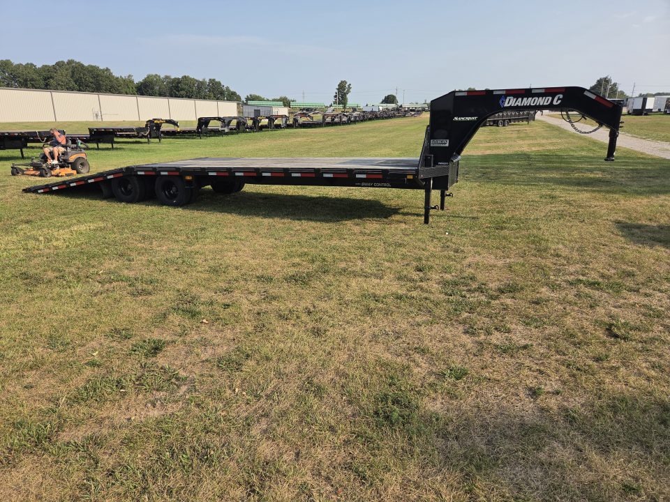 Used 2023 Diamond C 102X32 FMAX210 W/12' HYDROTAIL & 14PLY TIRES