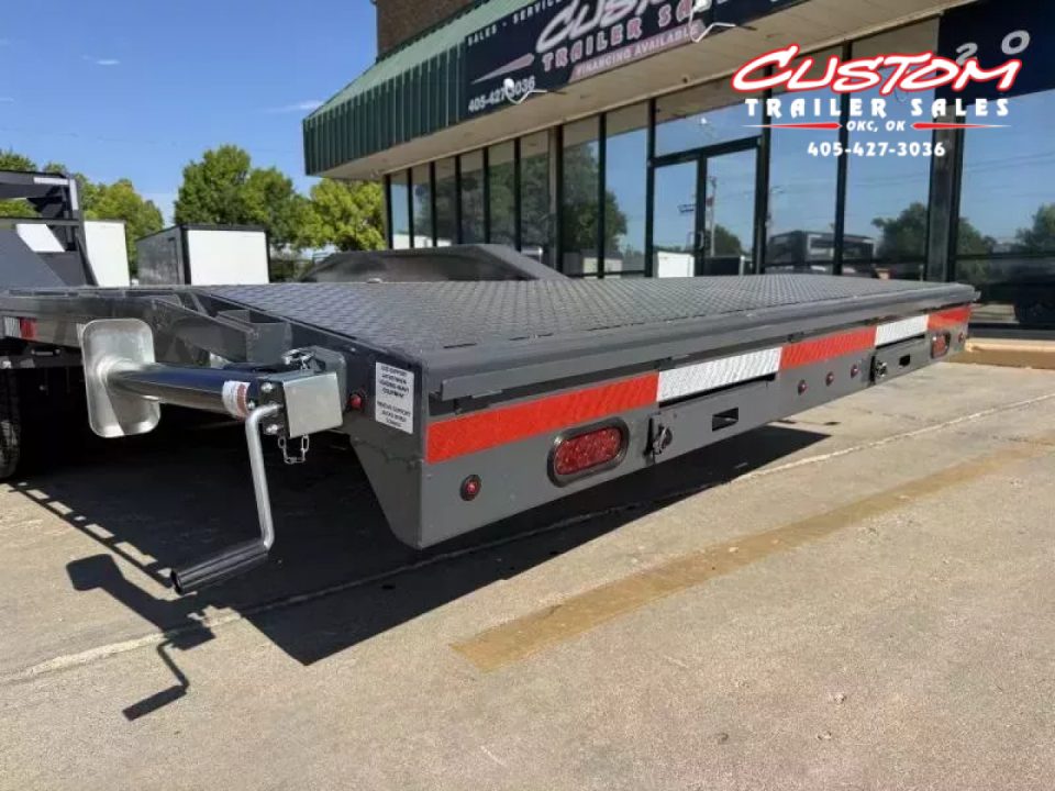 New #158390 2027 LAMAR H8 28 X 102 TANDEM AXLE 14K EQUIPMENT GOOSENECK W/ SLIDE IN RAMPS