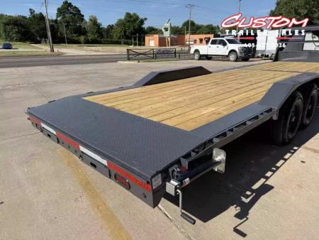 New #158390 2027 LAMAR H8 28 X 102 TANDEM AXLE 14K EQUIPMENT GOOSENECK W/ SLIDE IN RAMPS