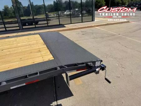 New #158390 2027 LAMAR H8 28 X 102 TANDEM AXLE 14K EQUIPMENT GOOSENECK W/ SLIDE IN RAMPS