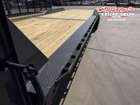 New #158390 2027 LAMAR H8 28 X 102 TANDEM AXLE 14K EQUIPMENT GOOSENECK W/ SLIDE IN RAMPS