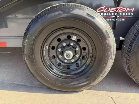 New #158390 2027 LAMAR H8 28 X 102 TANDEM AXLE 14K EQUIPMENT GOOSENECK W/ SLIDE IN RAMPS