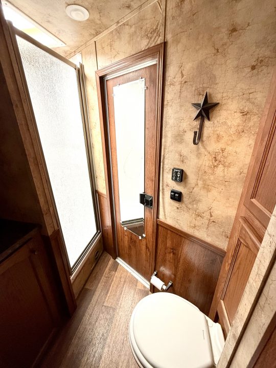 Used 2014 Lakota C311 Horse Trailer