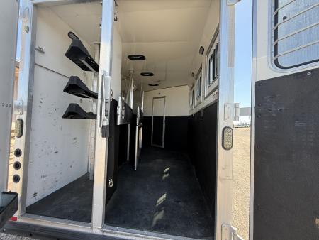 Used 2014 Lakota C311 Horse Trailer