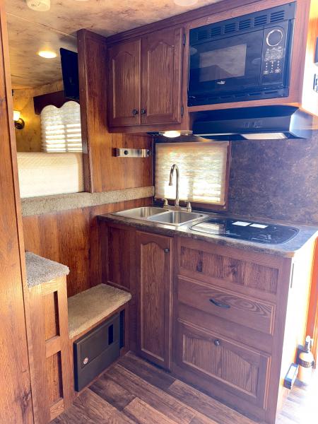 Used 2014 Lakota C311 Horse Trailer