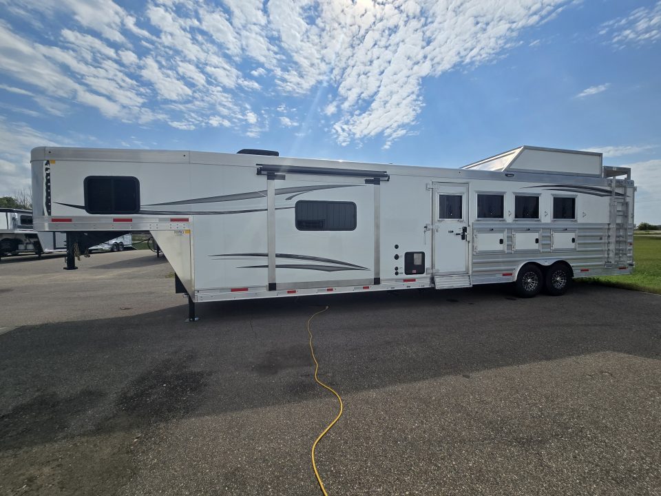 New 2027 Merhow Stampede 4 Horse Sideload