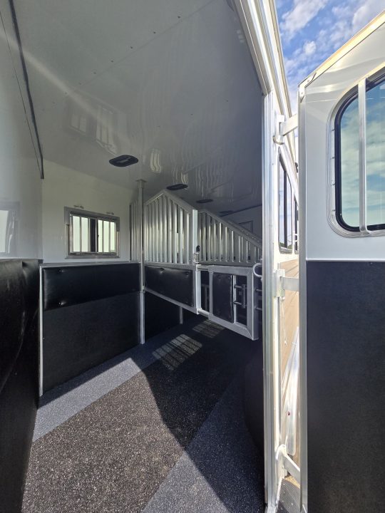 New 2027 Merhow Stampede 4 Horse Sideload