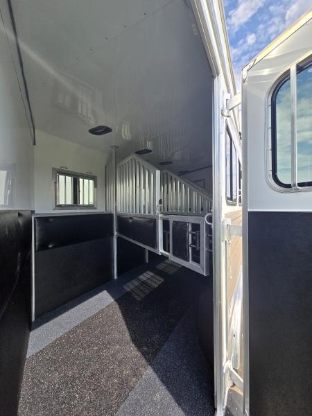 New 2027 Merhow Stampede 4 Horse Sideload