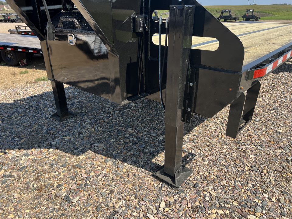 New 2027 Midsota 36' Gooseneck Hydraulic Tail Flatbed Trailer