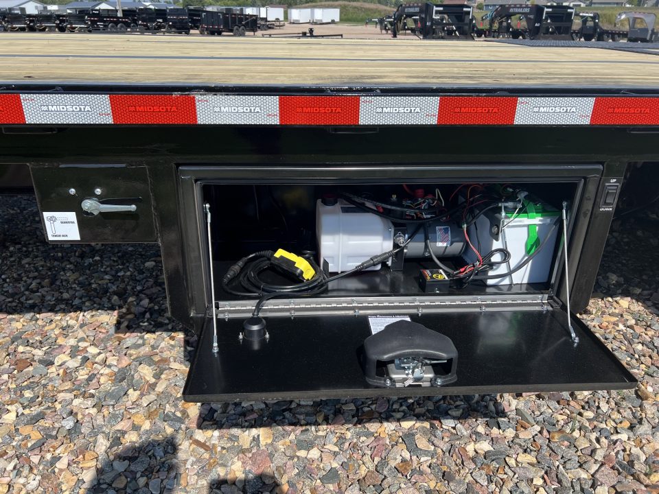 New 2027 Midsota 36' Gooseneck Hydraulic Tail Flatbed Trailer