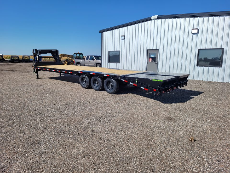 New 2027 Load Trail 102"x32' Gooseneck Triple Axle Deckover Trailer