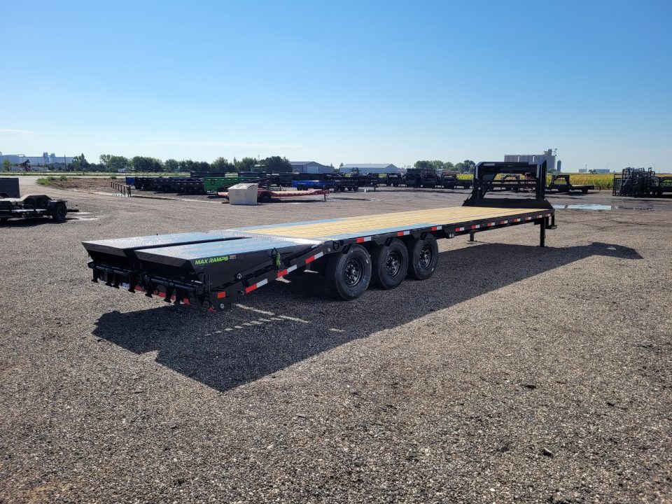 New 2027 Load Trail 102"x32' Gooseneck Triple Axle Deckover Trailer