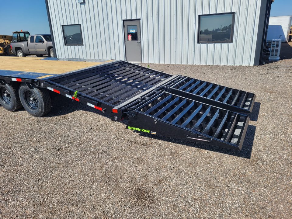 New 2027 Load Trail 102"x32' Gooseneck Triple Axle Deckover Trailer