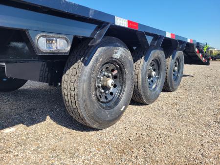 New 2027 Load Trail 102"x32' Gooseneck Triple Axle Deckover Trailer