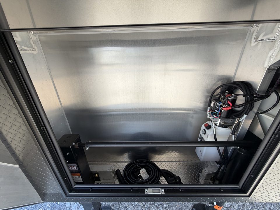 New 202 8.5X407 inTech GOOSENECK RACE TRAILER