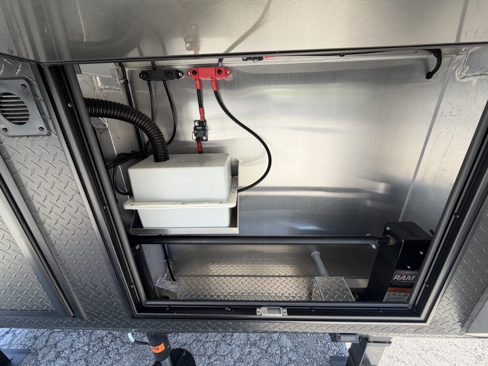 New 202 8.5X407 inTech GOOSENECK RACE TRAILER