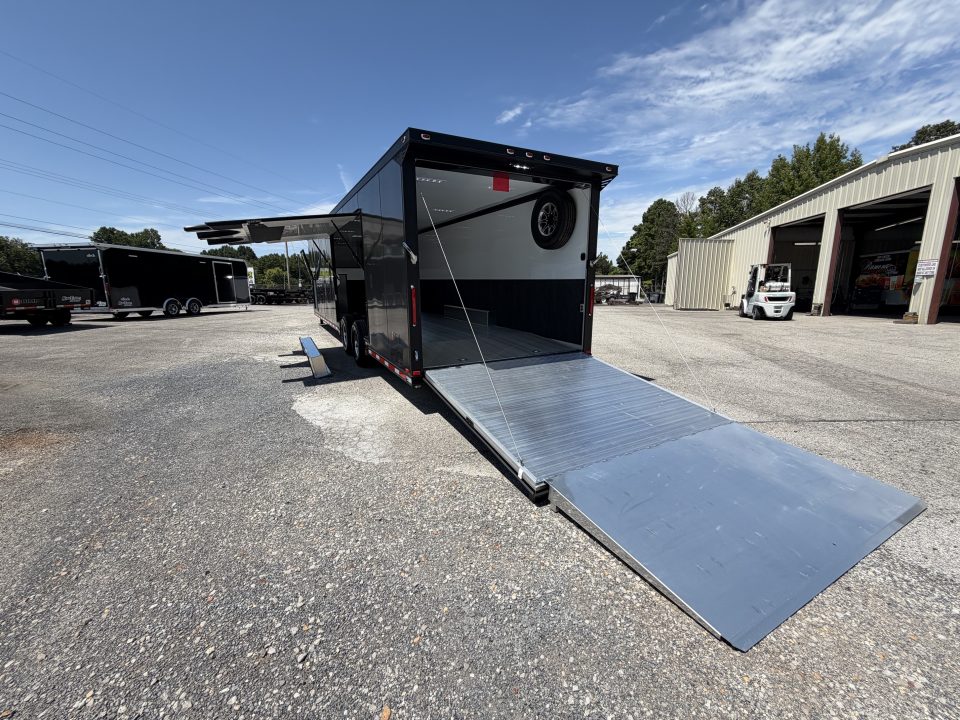 New 202 8.5X407 inTech GOOSENECK RACE TRAILER