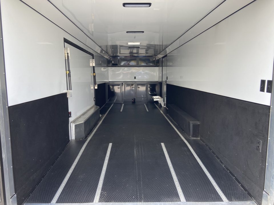 Used 2025 United UAT-8.5X28 Racing Trailer
