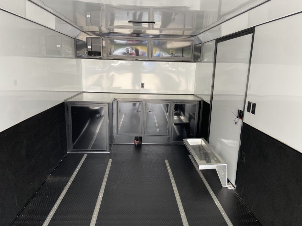 Used 2025 United UAT-8.5X28 Racing Trailer