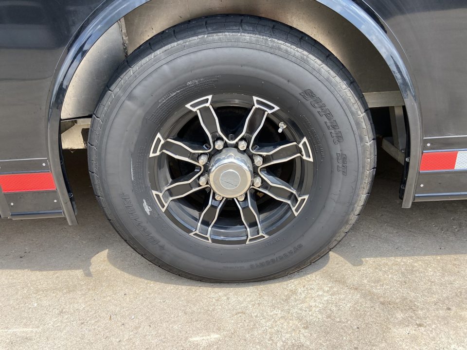 Used 2025 United UAT-8.5X28 Racing Trailer