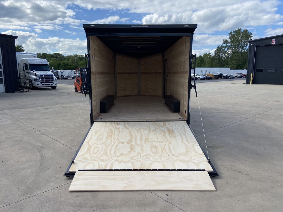 New United UJ-8.5X18 Cargo Enclosed Trailer