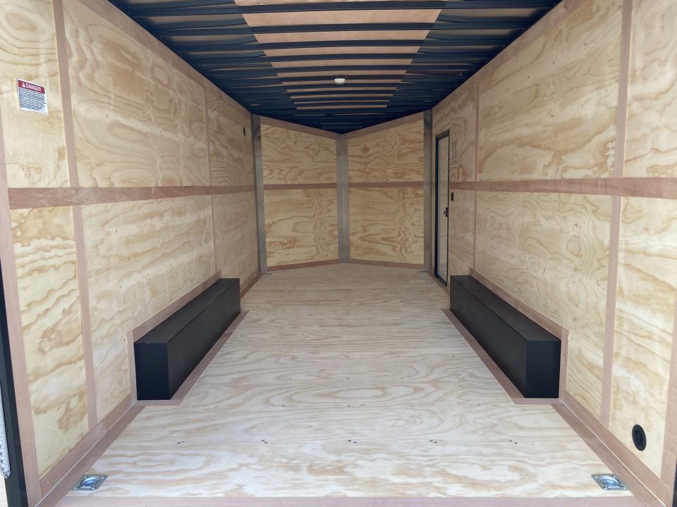 New United UJ-8.5X18 Cargo Enclosed Trailer