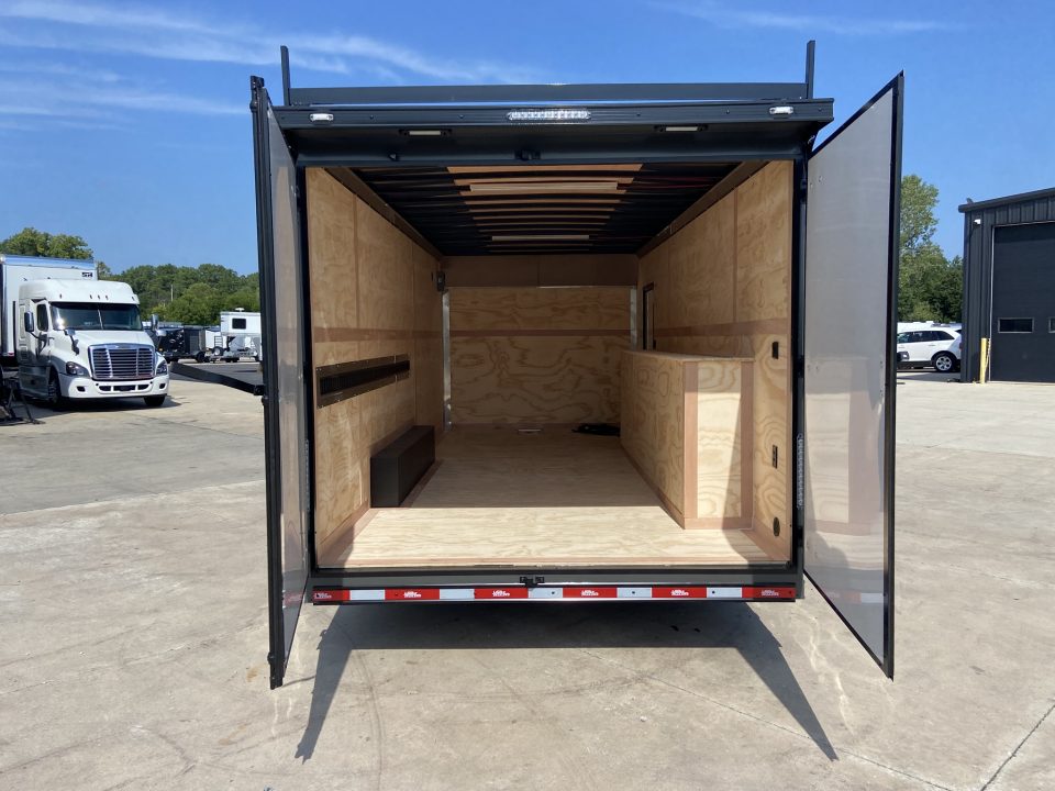 New United Trailers UXT-8.5X20 Contractor