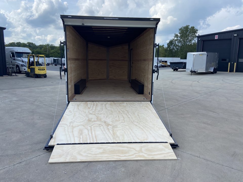 New United UJ-8.5X18 Cargo Enclosed Trailer
