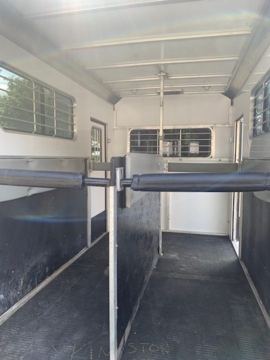 Used 2013 Kingston Trailers 2h GN D/Room Horse Trailer