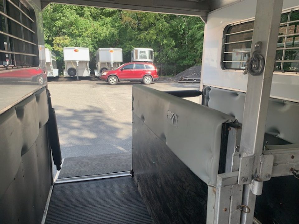 Used 2013 Kingston Trailers 2h GN D/Room Horse Trailer