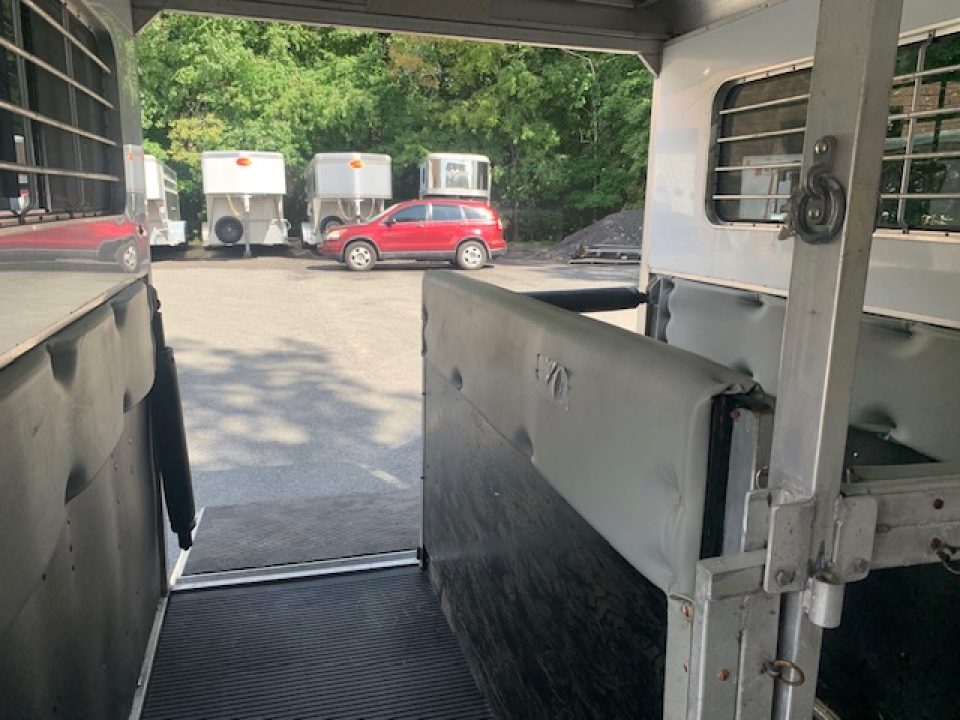 Used 2013 Kingston Trailers 2h GN D/Room Horse Trailer