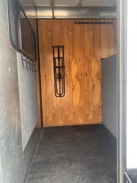 Used 2013 Kingston Trailers 2h GN D/Room Horse Trailer