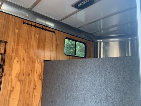 Used 2013 Kingston Trailers 2h GN D/Room Horse Trailer