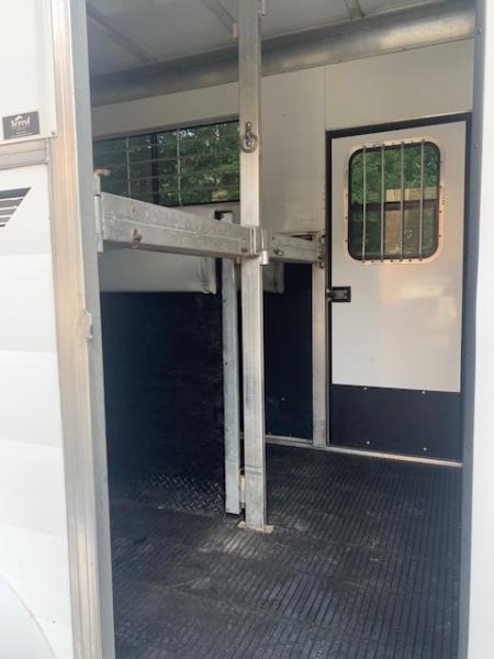 Used 2013 Kingston Trailers 2h GN D/Room Horse Trailer