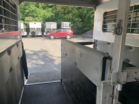 Used 2013 Kingston Trailers 2h GN D/Room Horse Trailer