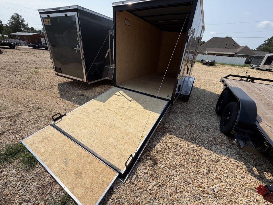 2027 Covered Wagon photo 3
