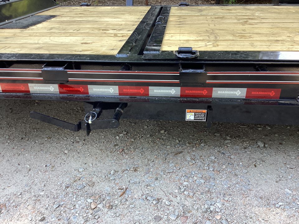 New 2027 Diamond T 8320HDSKP Tilt Trailer