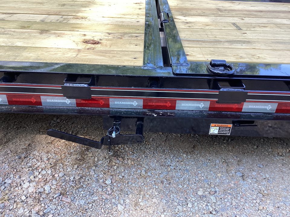 New 2027 Diamond T 8322HDSKP Tilt Trailer