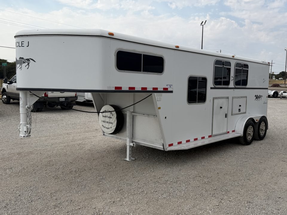 Used 2005 Circle J 2 Horse Gooseneck Horse Trailer