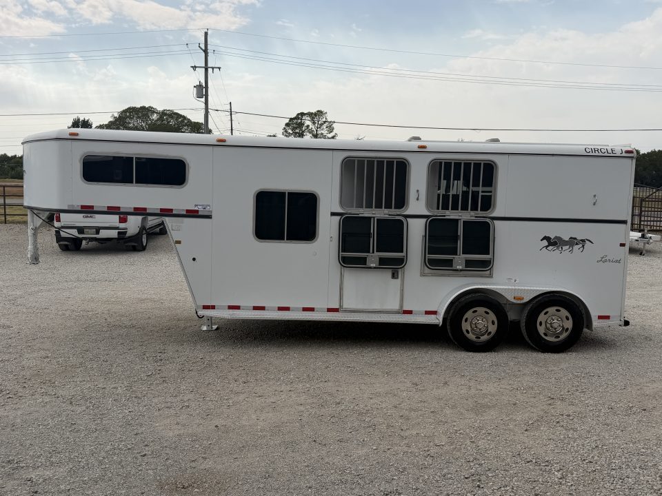 Used 2005 Circle J 2 Horse Gooseneck Horse Trailer