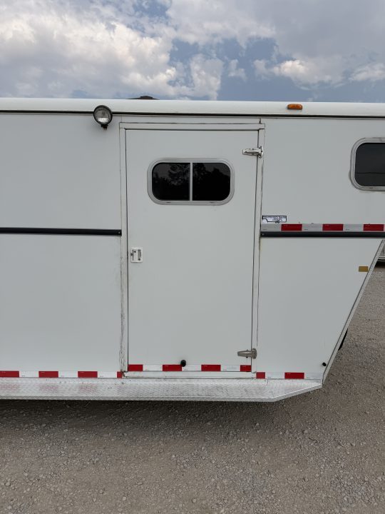 Used 2005 Circle J 2 Horse Gooseneck Horse Trailer